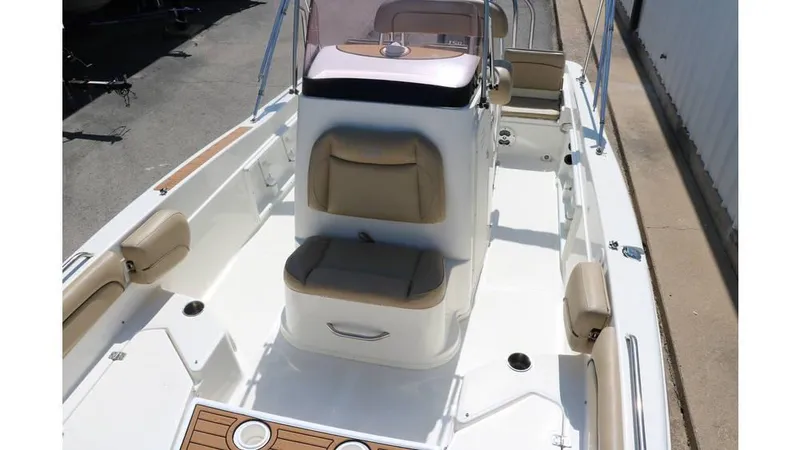 Slide: The Image of NauticStar 211 Hybrid 2020 - 24