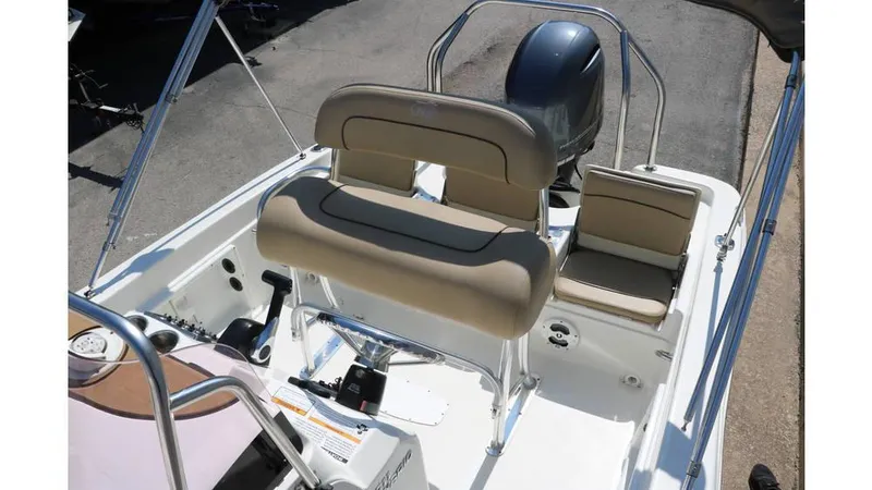 Slide: The Image of NauticStar 211 Hybrid 2020 - 25