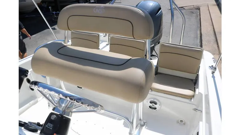 Slide: The Image of NauticStar 211 Hybrid 2020 - 27