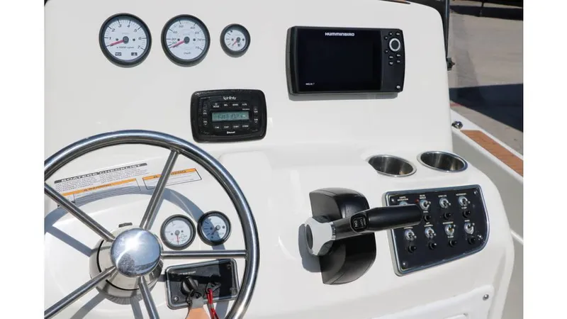 Slide: The Image of NauticStar 211 Hybrid 2020 - 30