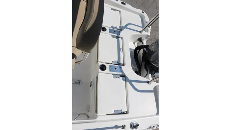 Slide: The Image of NauticStar 211 Hybrid 2020 - 33