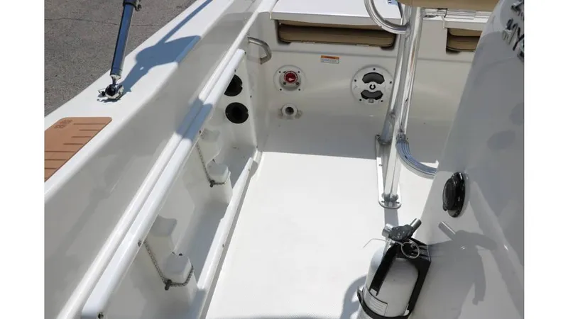 Slide: The Image of NauticStar 211 Hybrid 2020 - 39