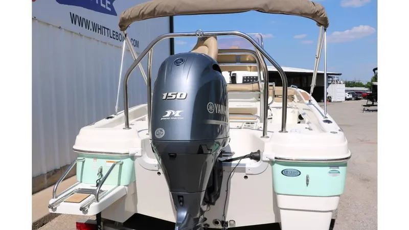 Slide: The Image of NauticStar 211 Hybrid 2020 - 4