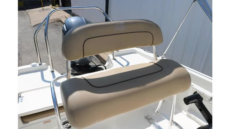 Slide: The Image of NauticStar 211 Hybrid 2020 - 40