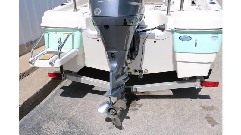 Slide: The Image of NauticStar 211 Hybrid 2020 - 5