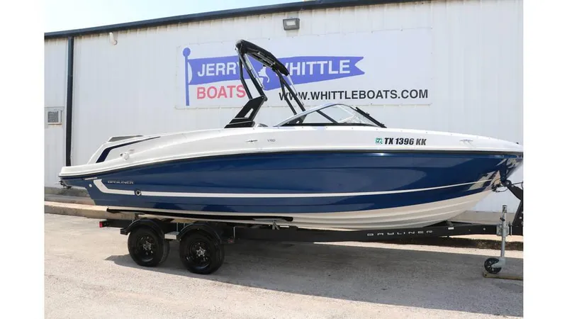 Slide: The Image of Bayliner VR6 2021 - 1