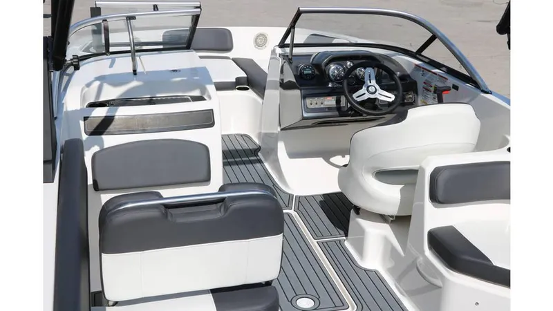 Slide: The Image of Bayliner VR6 2021 - 11