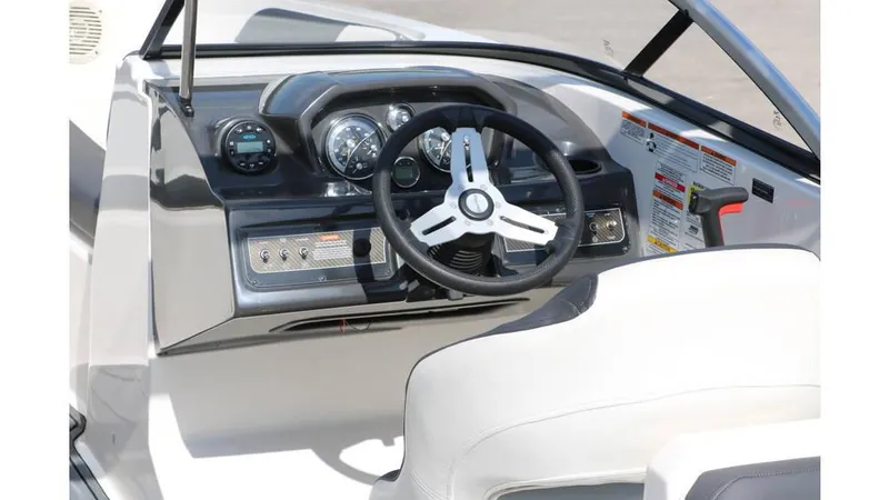 Slide: The Image of Bayliner VR6 2021 - 12