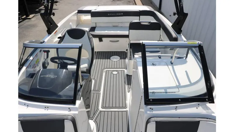 Slide: The Image of Bayliner VR6 2021 - 15