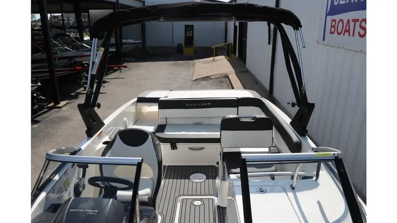 Slide: The Image of Bayliner VR6 2021 - 16