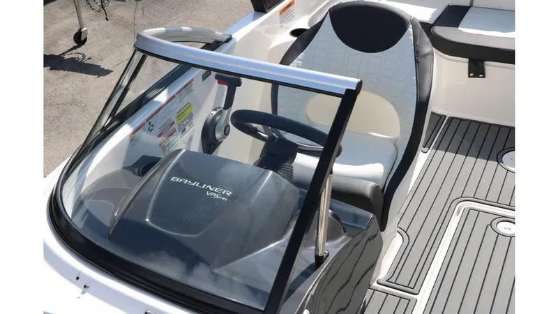 Slide: The Image of Bayliner VR6 2021 - 17