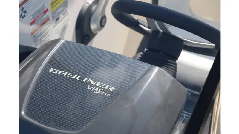 Slide: The Image of Bayliner VR6 2021 - 18