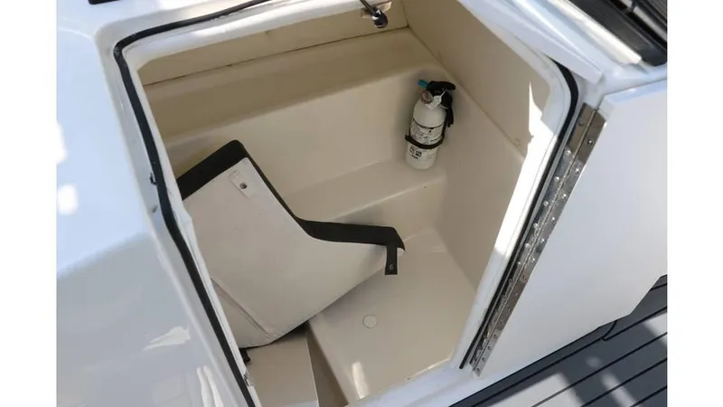 Slide: The Image of Bayliner VR6 2021 - 19