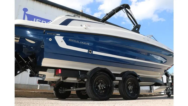 Slide: The Image of Bayliner VR6 2021 - 2