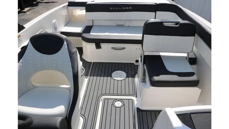 Slide: The Image of Bayliner VR6 2021 - 20