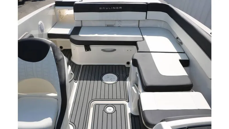 Slide: The Image of Bayliner VR6 2021 - 21