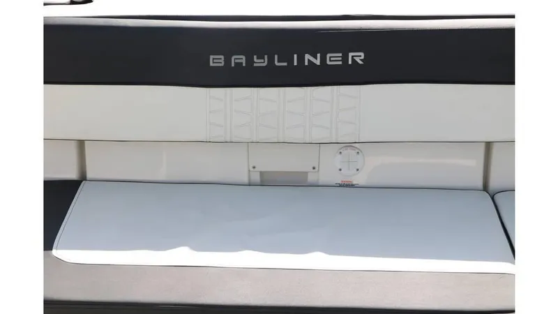 Slide: The Image of Bayliner VR6 2021 - 22