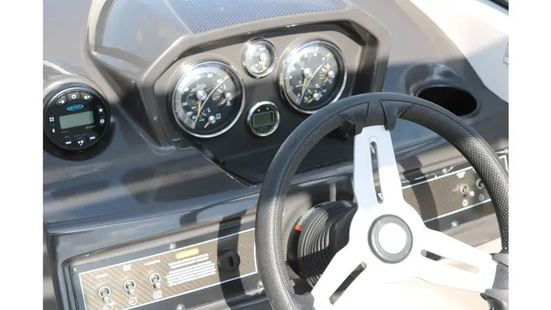 Slide: The Image of Bayliner VR6 2021 - 25