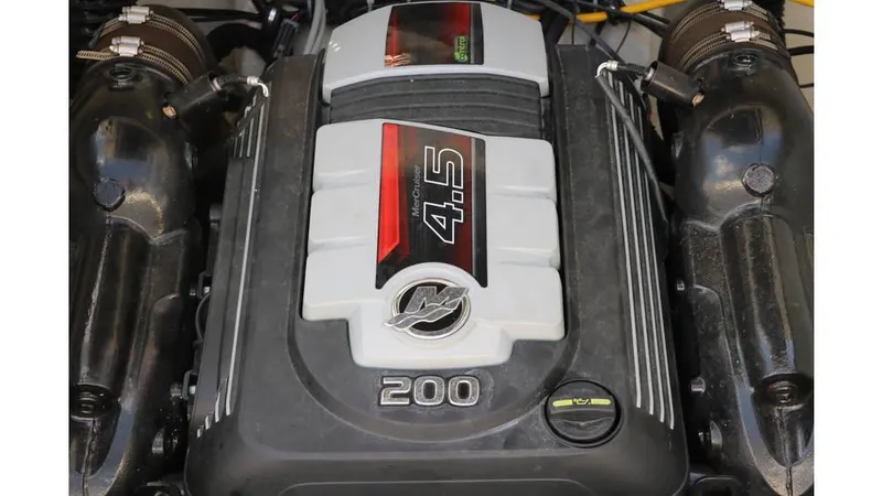 Slide: The Image of Bayliner VR6 2021 - 27