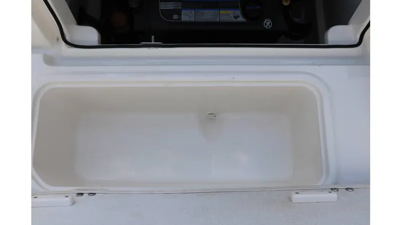 Slide: The Image of Bayliner VR6 2021 - 28