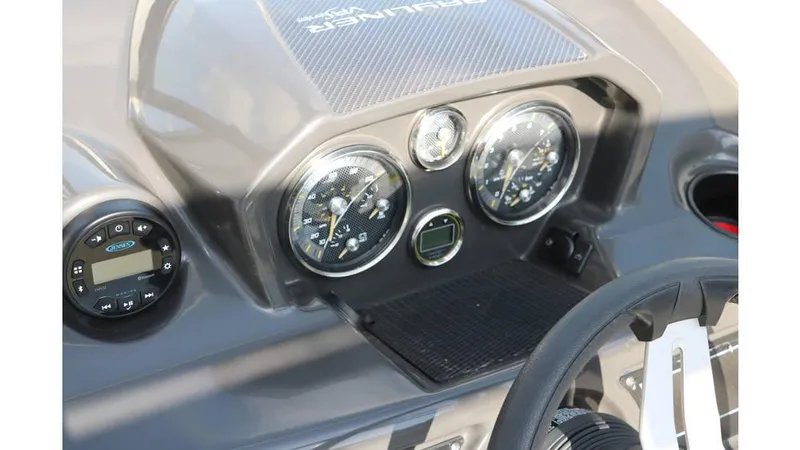 Slide: The Image of Bayliner VR6 2021 - 29