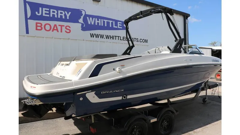 Slide: The Image of Bayliner VR6 2021 - 3