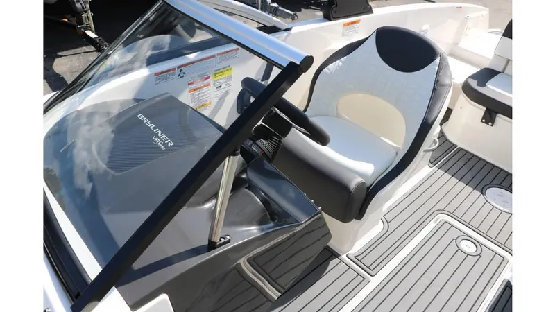 Slide: The Image of Bayliner VR6 2021 - 31
