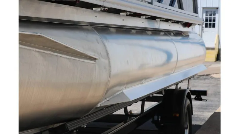 Slide: The Image of Sylvan Mirage 820 CLZ DH 2025 - 10