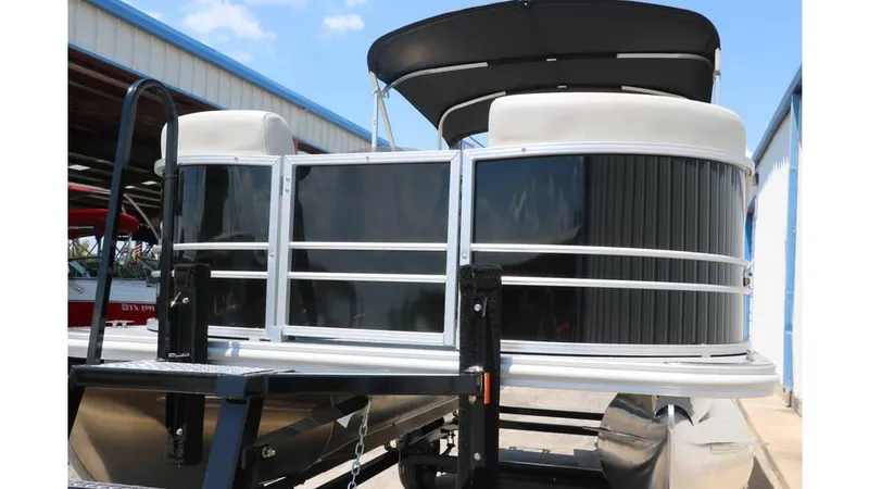 Slide: The Image of Sylvan Mirage 820 CLZ DH 2025 - 11