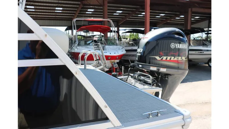 Slide: The Image of Sylvan Mirage 820 CLZ DH 2025 - 8