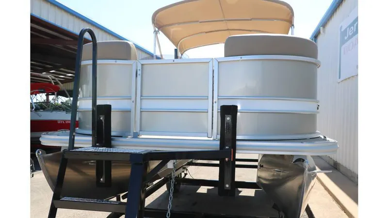 Slide: The Image of Sylvan Mirage 820 CLZ DH 2025 - 11