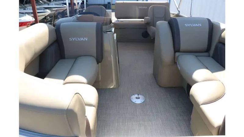 Slide: The Image of Sylvan Mirage 820 CLZ DH 2025 - 17
