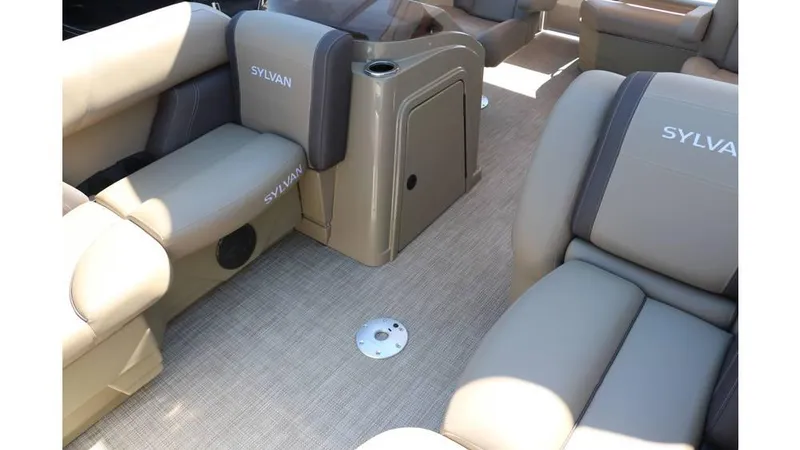 Slide: The Image of Sylvan Mirage 820 CLZ DH 2025 - 20