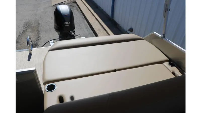 Slide: The Image of Sylvan Mirage 820 CLZ DH 2025 - 23