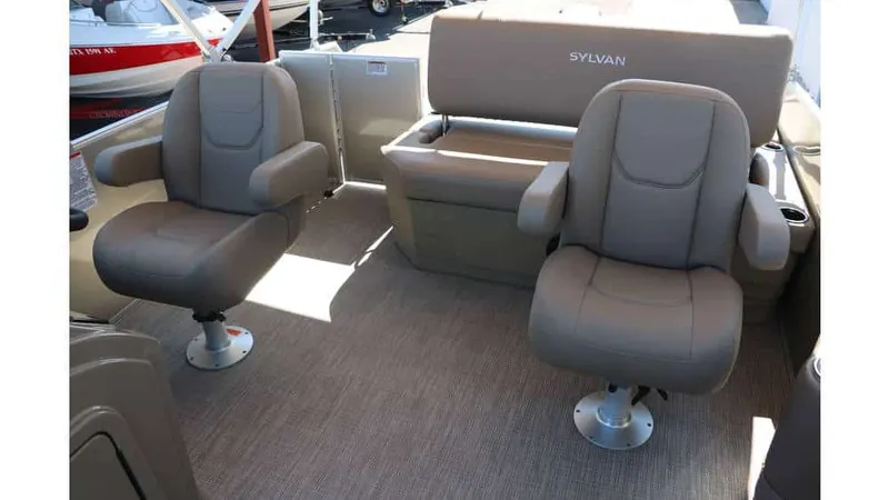 Slide: The Image of Sylvan Mirage 820 CLZ DH 2025 - 28