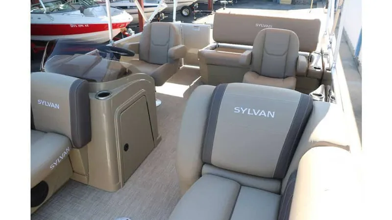Slide: The Image of Sylvan Mirage 820 CLZ DH 2025 - 18