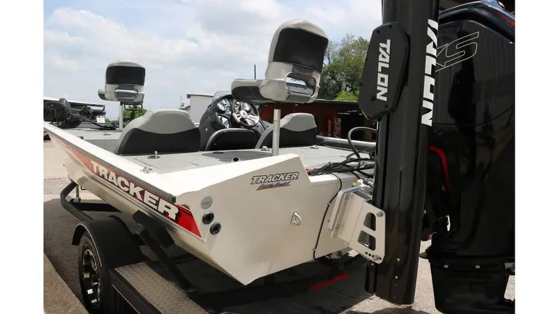 Slide: The Image of Tracker Pro 195 team txw 2018 - 6