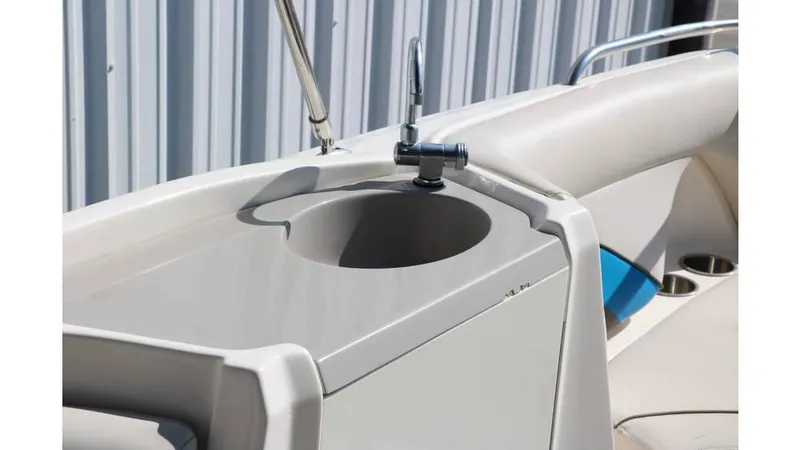 Slide: The Image of Hurricane FunDeck GS 220 2009 - 27