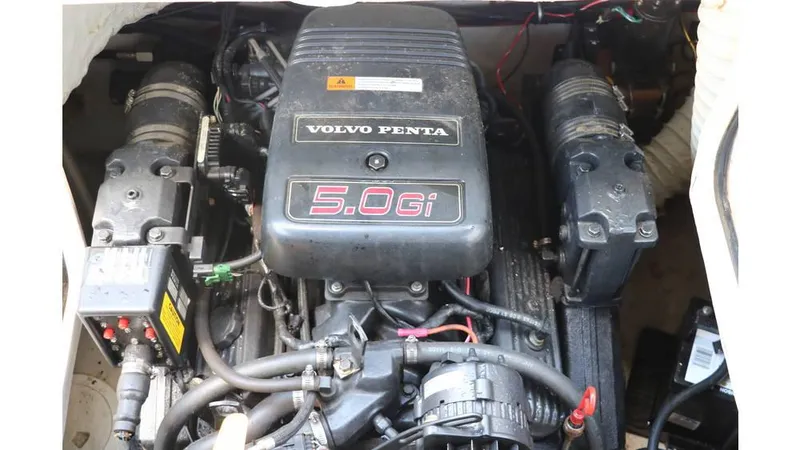 Slide: The Image of Chris-Craft 232 2000 - 19