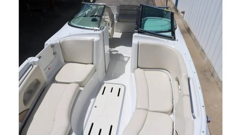 Slide: The Image of Chris-Craft 232 2000 - 21