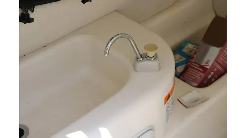 Slide: The Image of Chris-Craft 232 2000 - 32