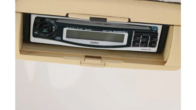 Slide: The Image of Chris-Craft 232 2000 - 34