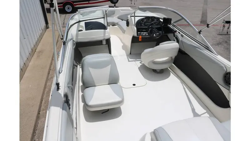 Slide: The Image of Bayliner 215 2011 - 10