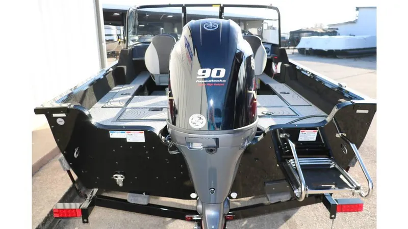 Slide: The Image of Smoker Craft Excursion 166 DC 2025 - 6