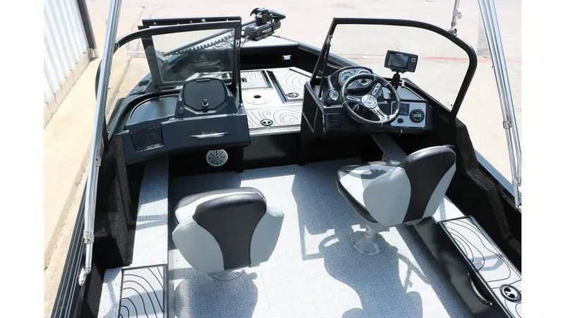 Slide: The Image of Smoker Craft Excursion 166 DC 2025 - 12