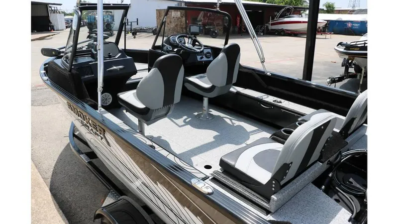 Slide: The Image of Smoker Craft Excursion 166 DC 2025 - 8