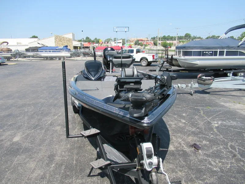 Slide: The Image of Caymas CX 20 PRO 2022 - 8