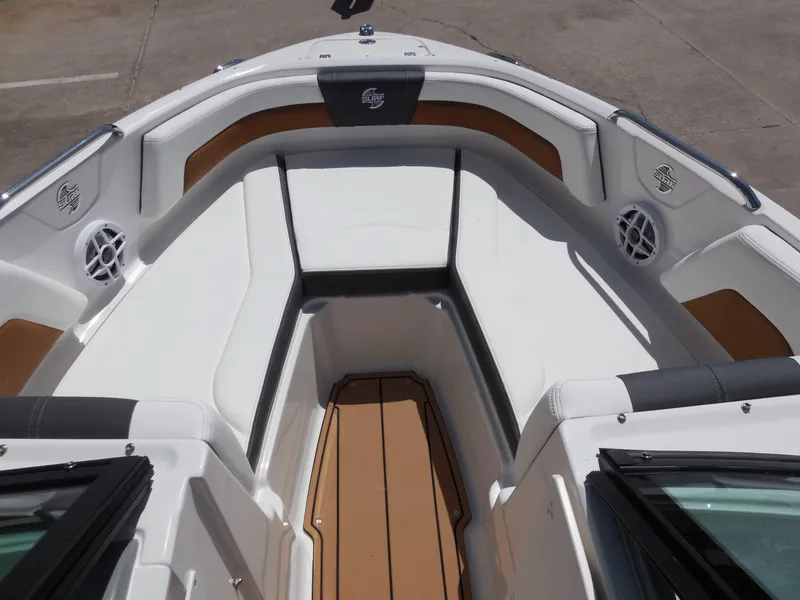 Slide: The Image of Chaparral 21 Surf 2025 - 10