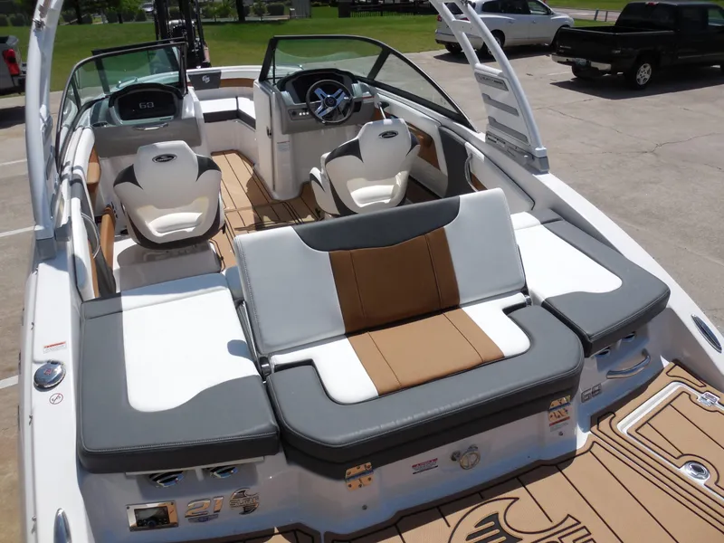 Slide: The Image of Chaparral 21 Surf 2025 - 7