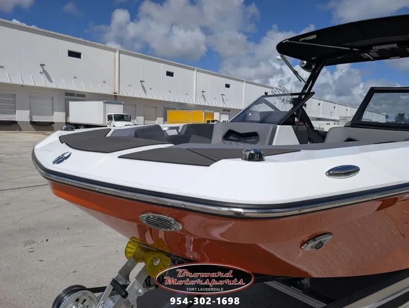 Slide: The Image of Scarab SB235W 2026 - 10